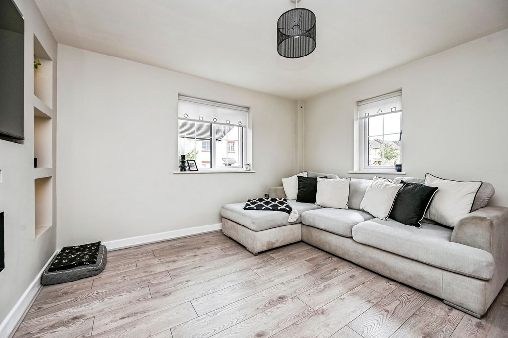 Property photo 3 of 16 Pbox-Img.Jpg