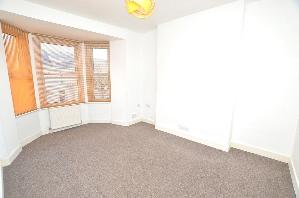 Property photo 2 of 6 Lounge