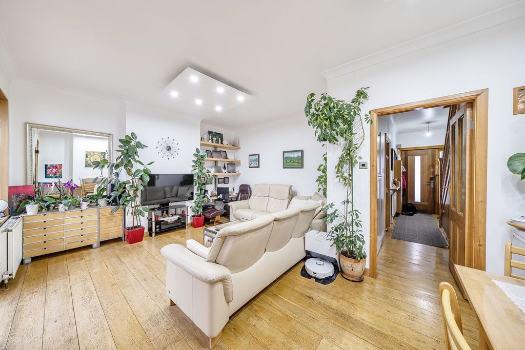 Property photo 2 of 24