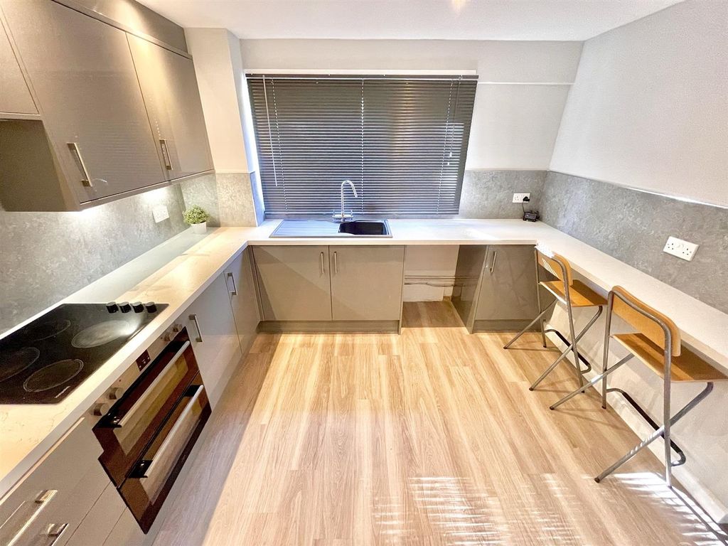 Property photo 2 of 13 Kitchen1