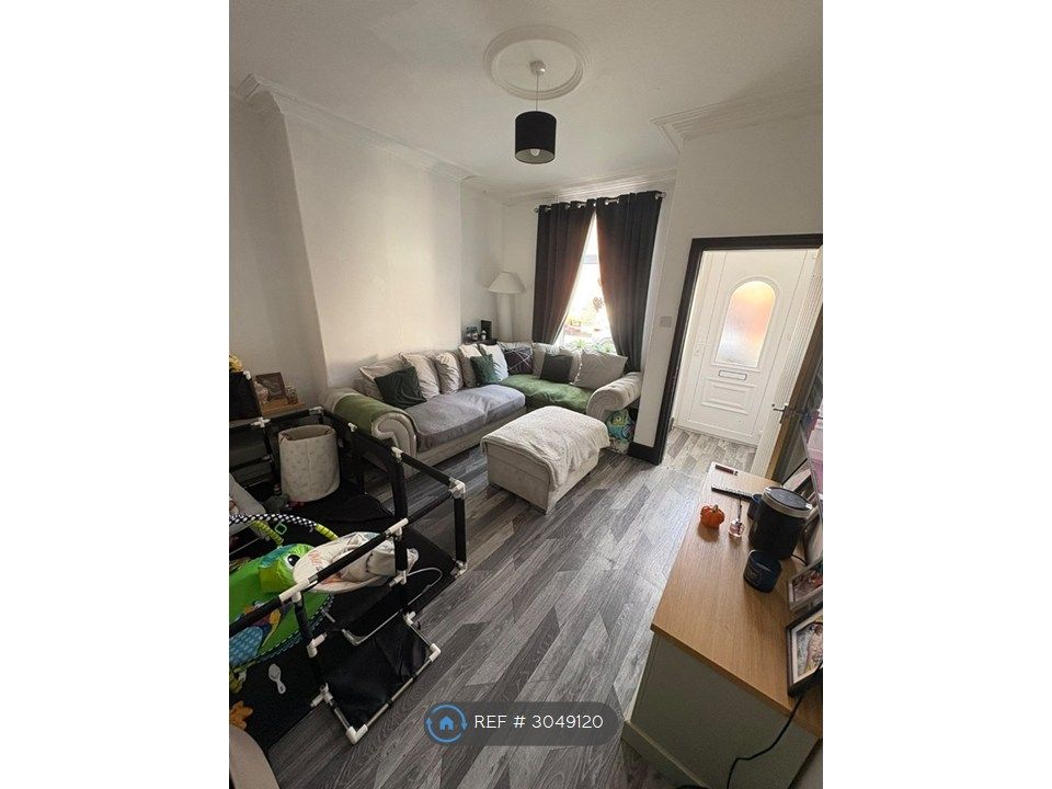 Property photo 2 of 13 Big Living Room With Lots Of Light