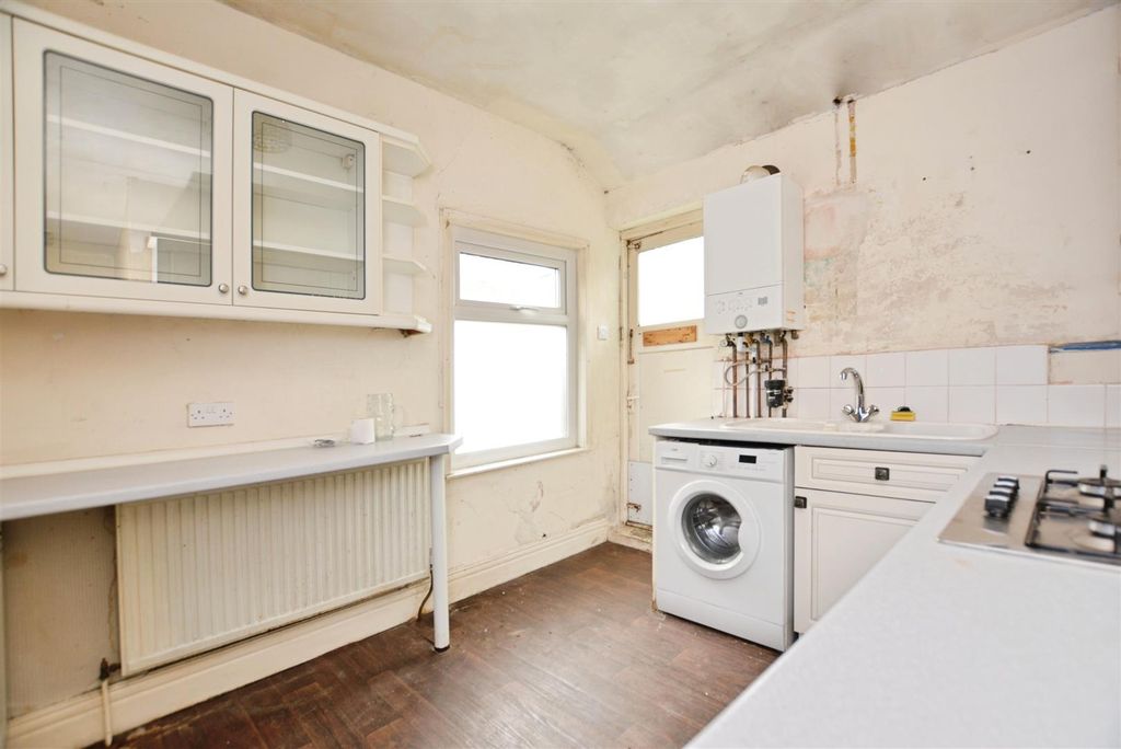Property photo 2 of 12 Kitchen