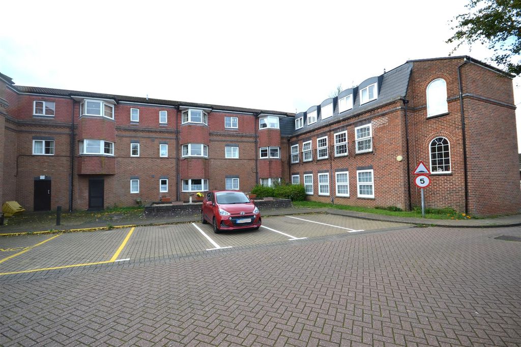 Property photo 1 of 11 Westdeane Court
