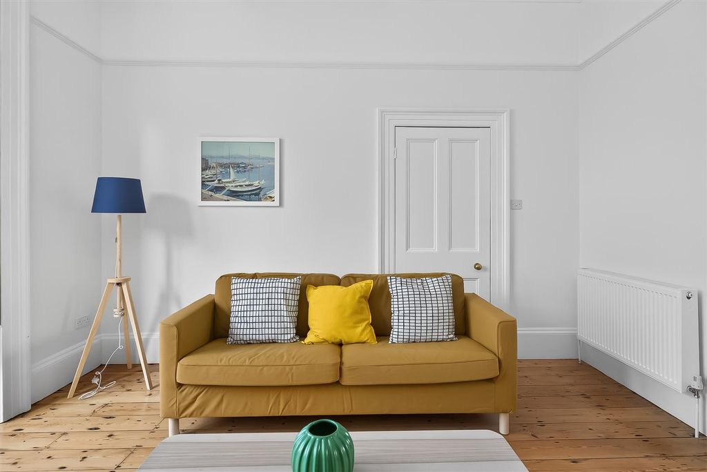 Property photo 2 of 15 Lounge