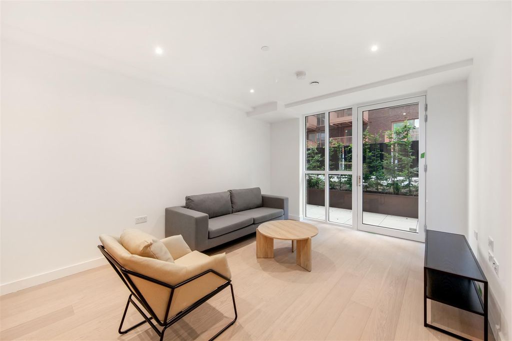 Property photo 2 of 11 108Bro~2.Jpg