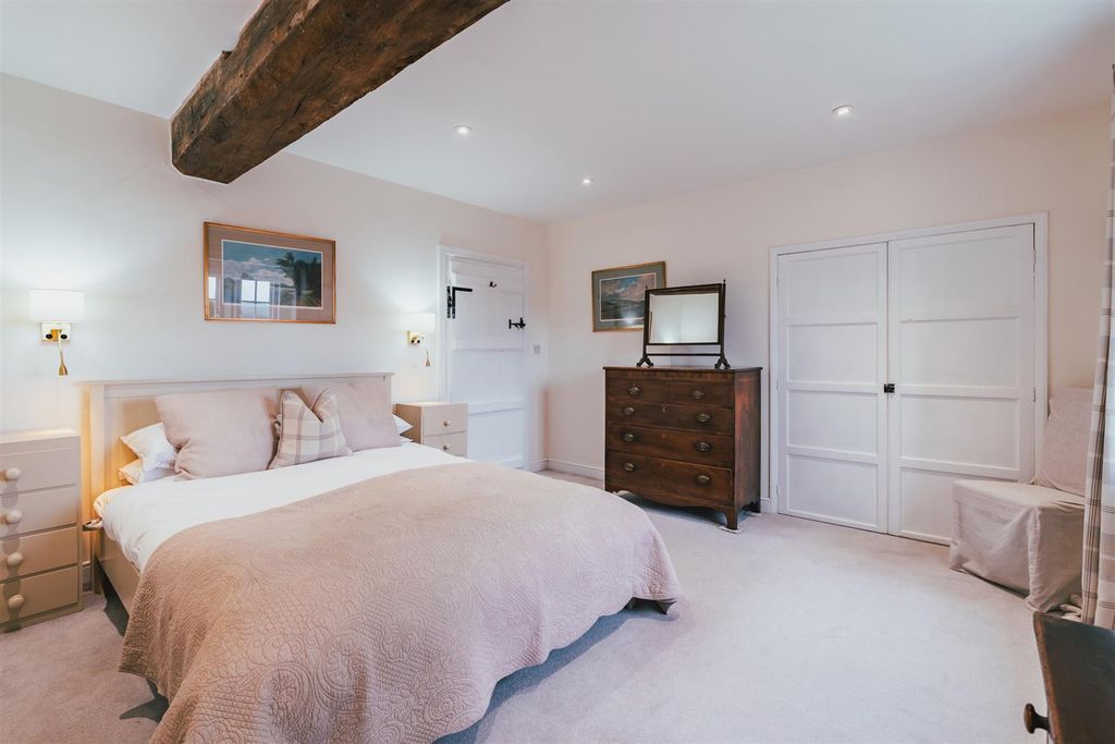 Property photo 3 of 34 Master Bedroom