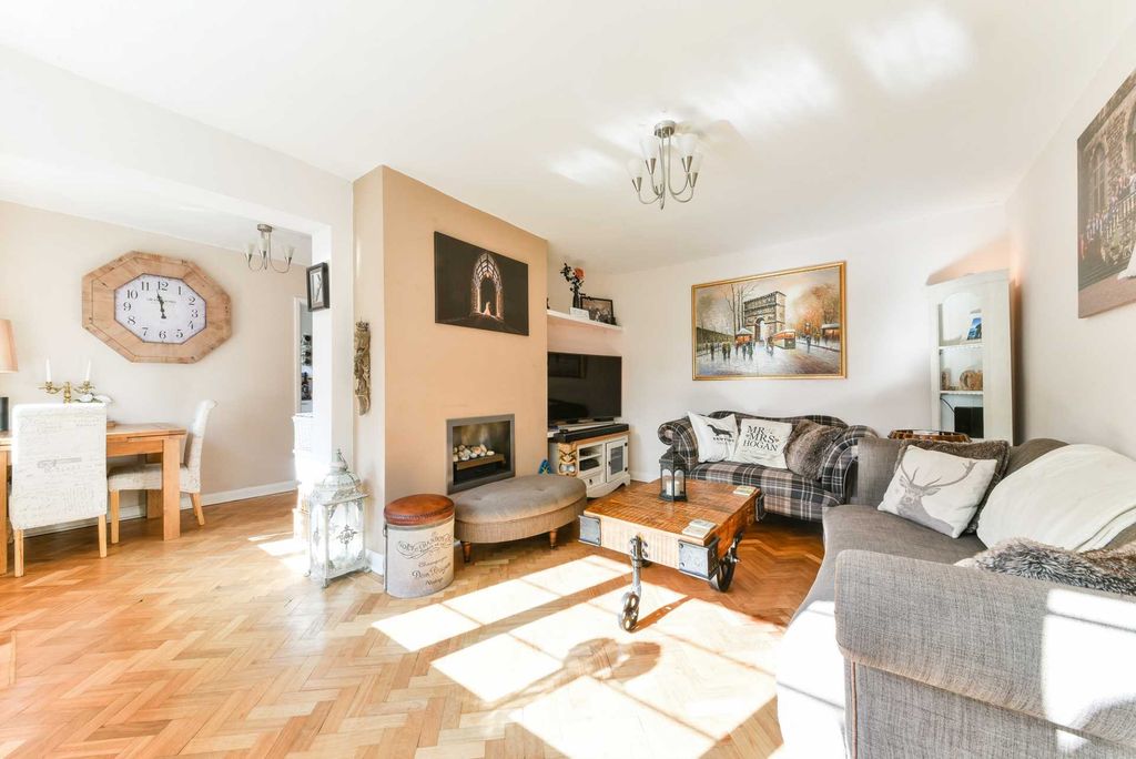 Property photo 2 of 12