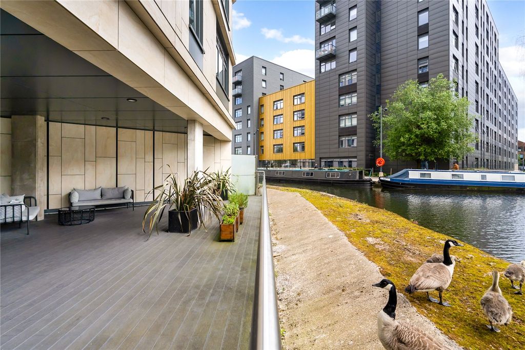 Property photo 3 of 12 Communal