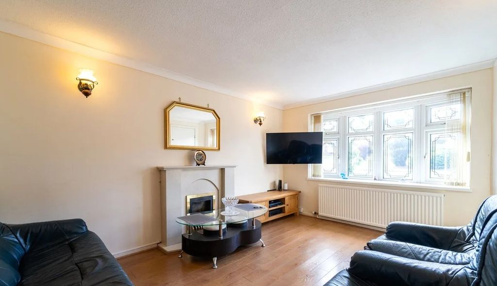 Property photo 1 of 9 3 Bed Semi-Detached House To Let