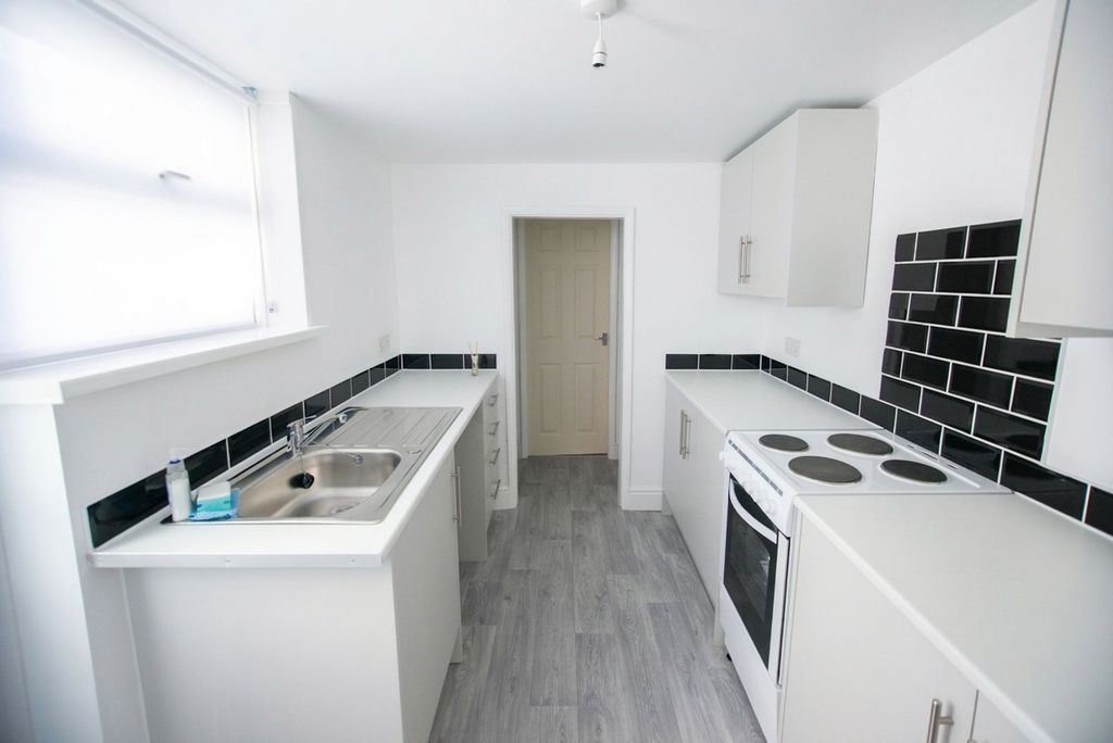 Property photo 3 of 13 Kitchen