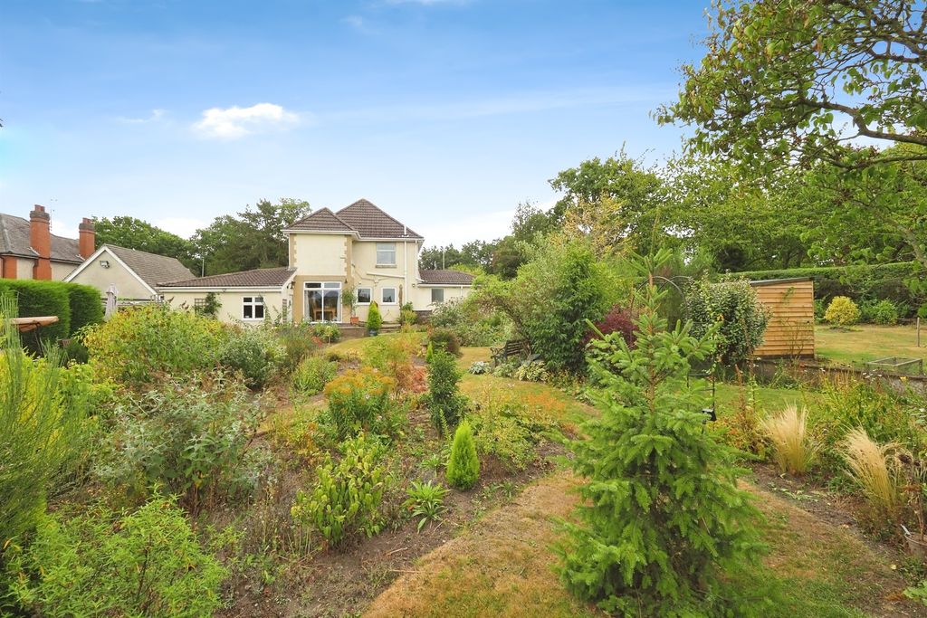 Property photo 2 of 17