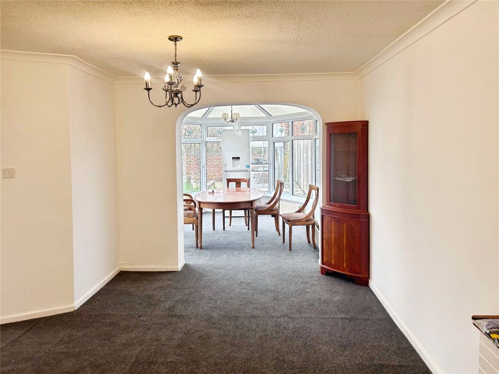 Property photo 3 of 15 Lounge