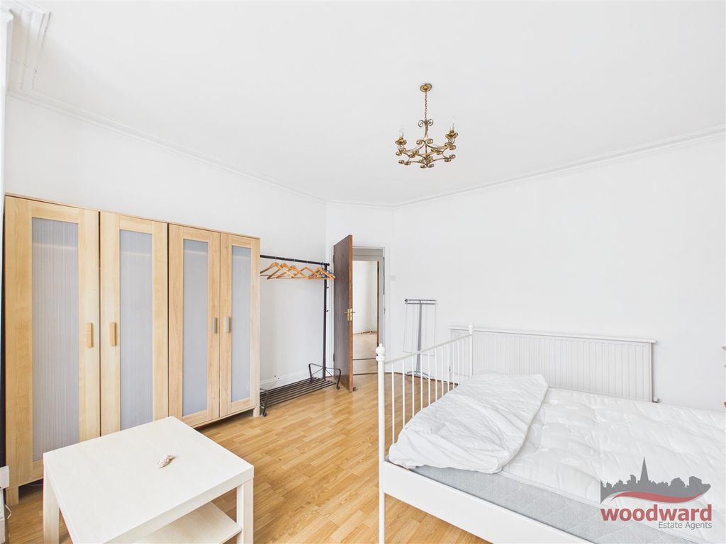 Property photo 3 of 11 Living Room