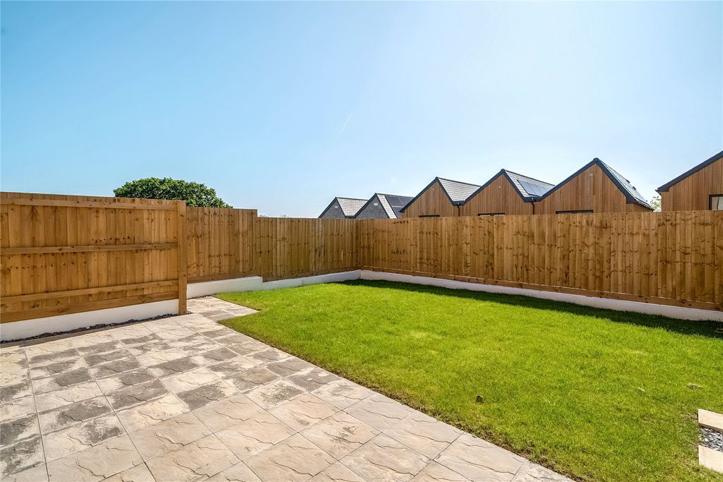 Property photo 3 of 14 Garden