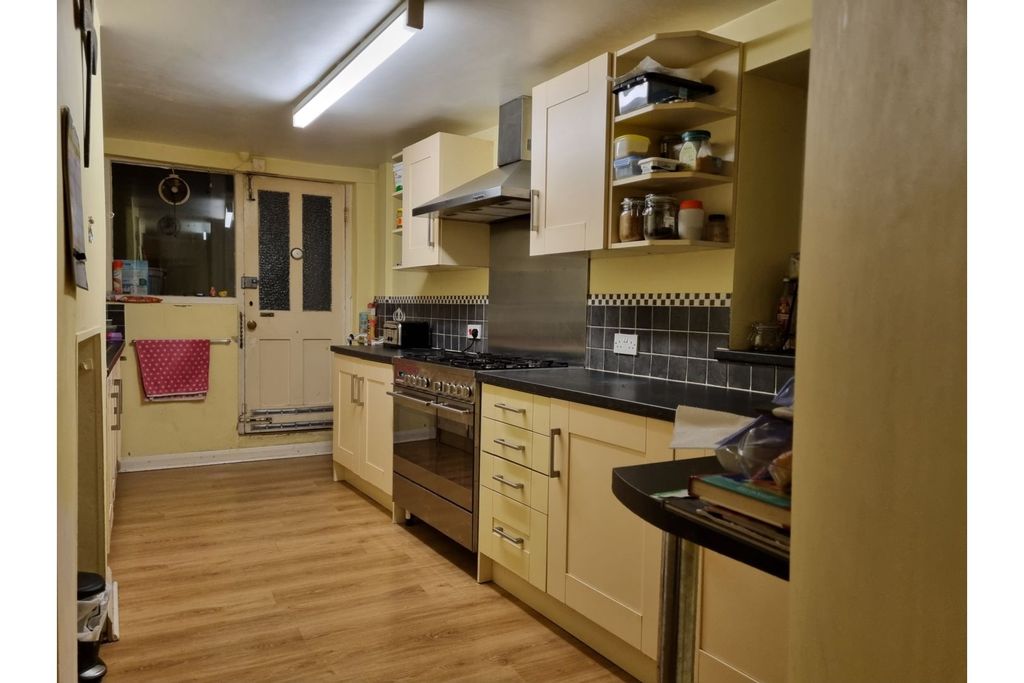 Property photo 3 of 29