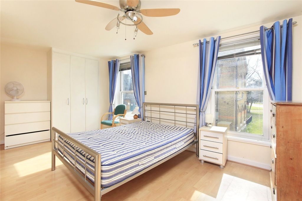 Property photo 3 of 12