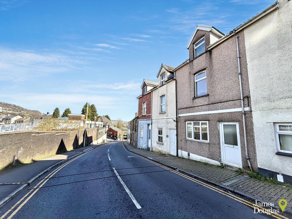 Property photo 2 of 20 Front2