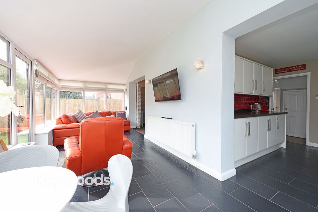 Property photo 3 of 44