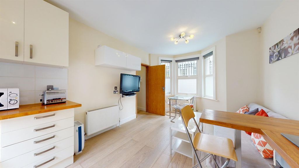 Property photo 3 of 16 64F09d509Bf99A20Ec7d5Dd8_558F9Afedaa81E6F3691534E4