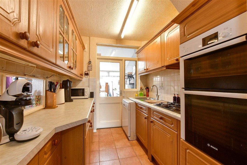 Property photo 3 of 9 Kitchen