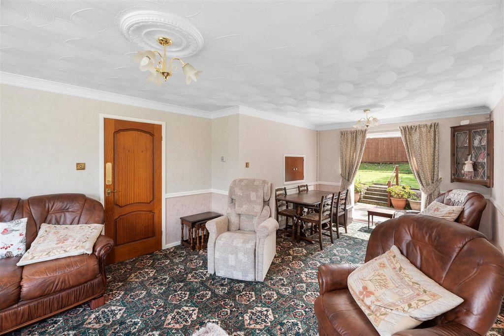 Property photo 2 of 27 Living/Dining Room