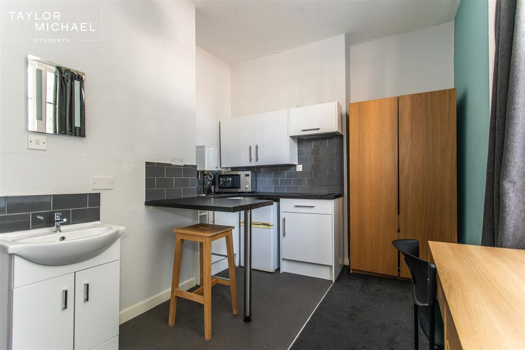 Property photo 1 of 11 Room