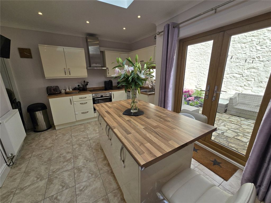 Property photo 3 of 31 Picture No. 27