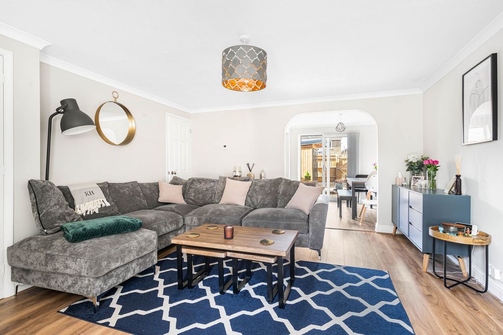 Property photo 2 of 23