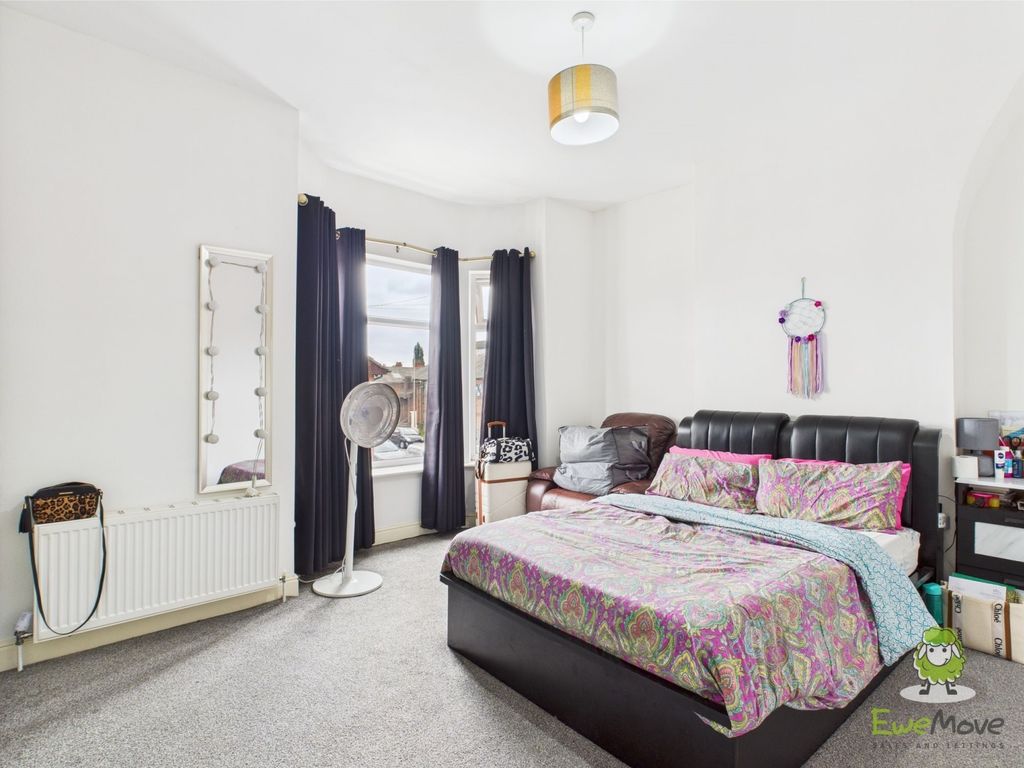 Property photo 3 of 11 Main Bedroom -  Ewemove Whitchurch And Nantwich Ch