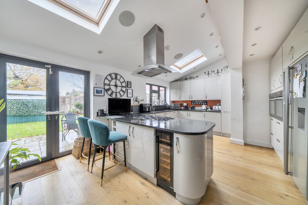 Property photo 2 of 10 1383199-5-692d969...