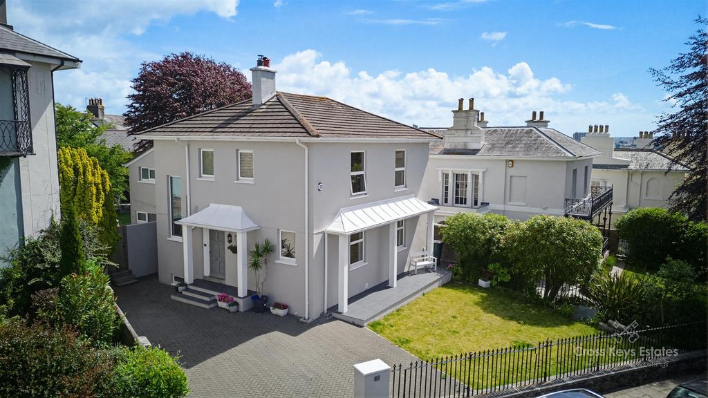 Property photo 1 of 99 Cross Keys Estates
