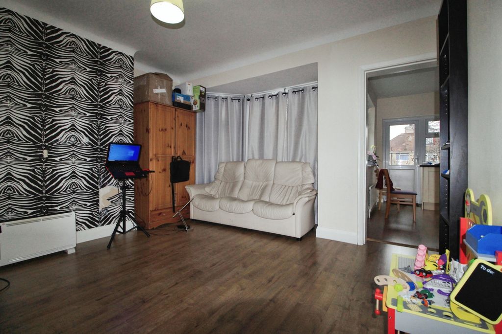 Property photo 3 of 12 Gallery