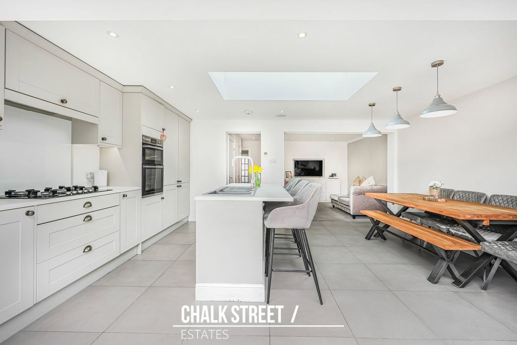 Property photo 3 of 31