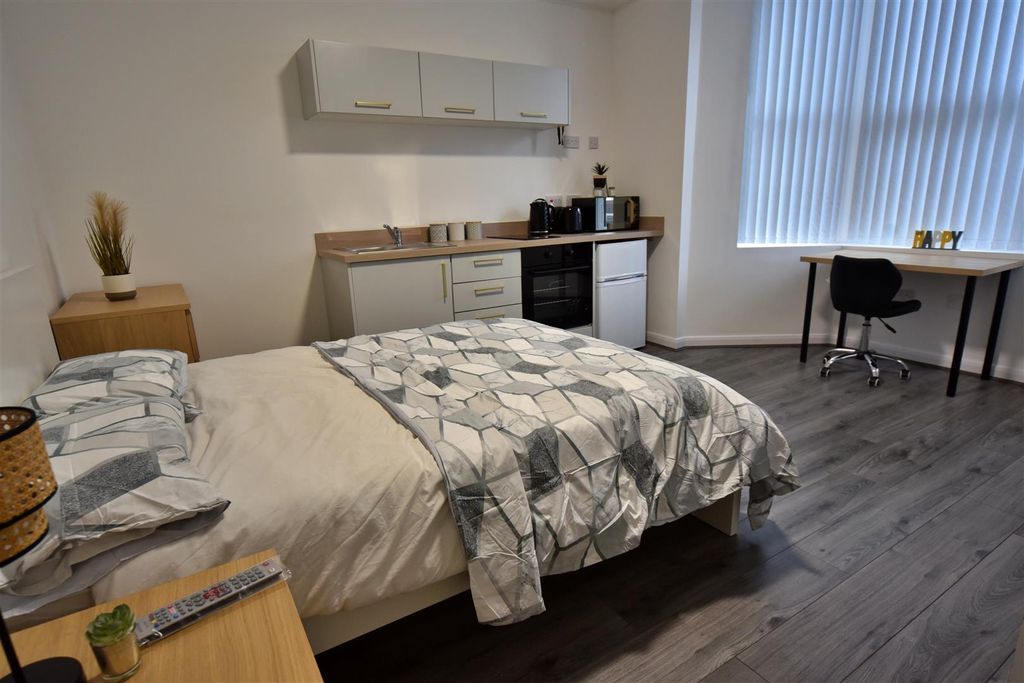 Property photo 2 of 5 165Ar_Room12_04.Jpg