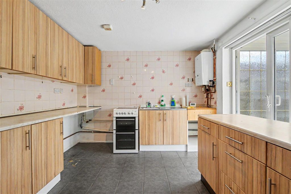 Property photo 2 of 11 Kitchen_1.Jpeg