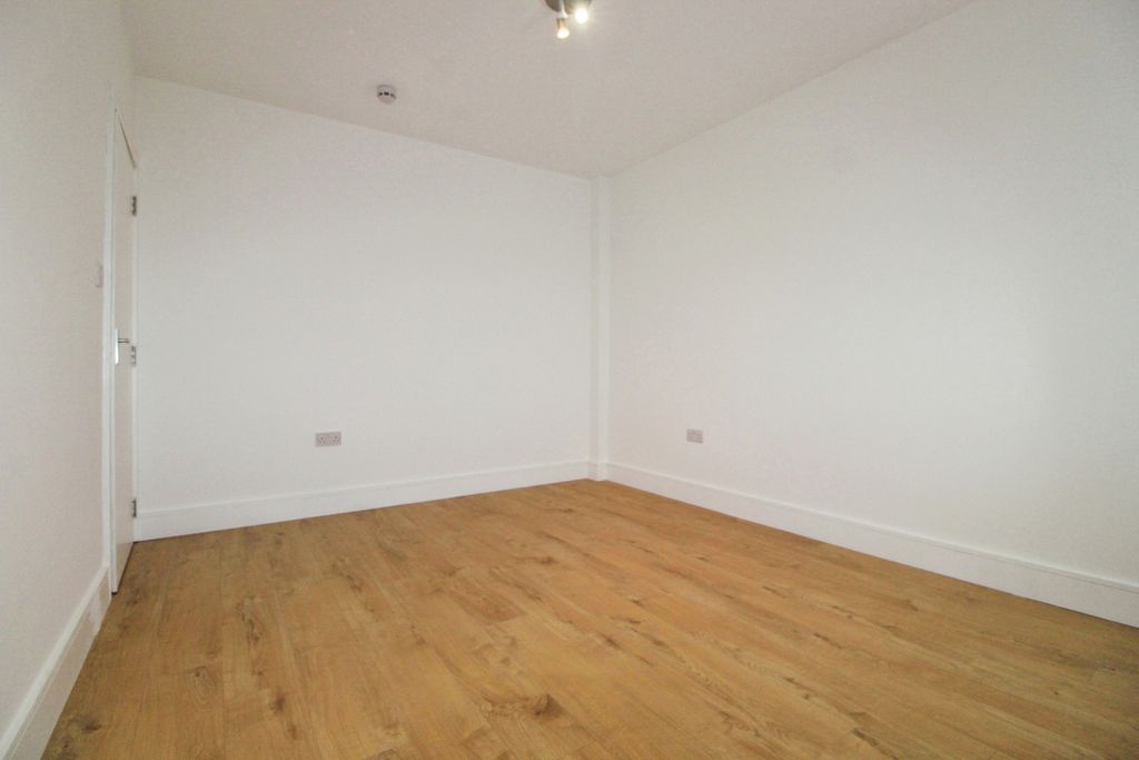 Property photo 3 of 9 Gallery