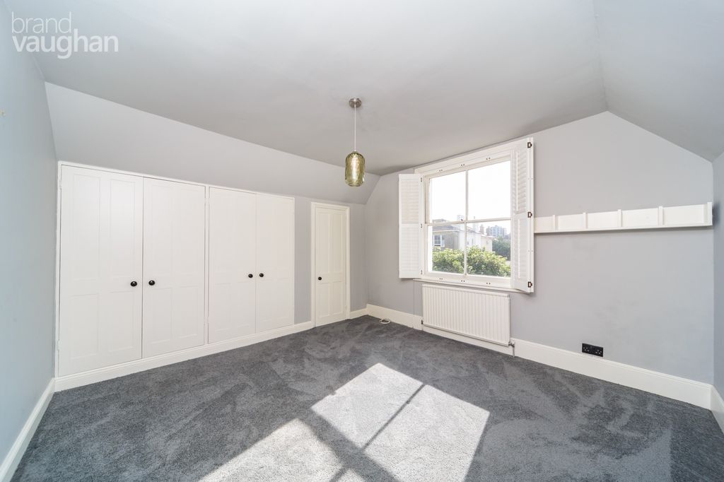 Property photo 3 of 8 Bedroom