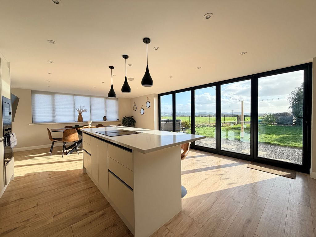 Property photo 2 of 39