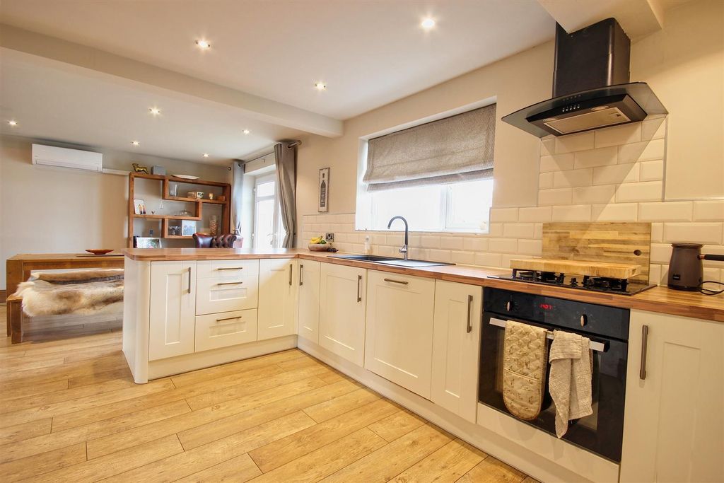Property photo 3 of 19 Dining Kitchen