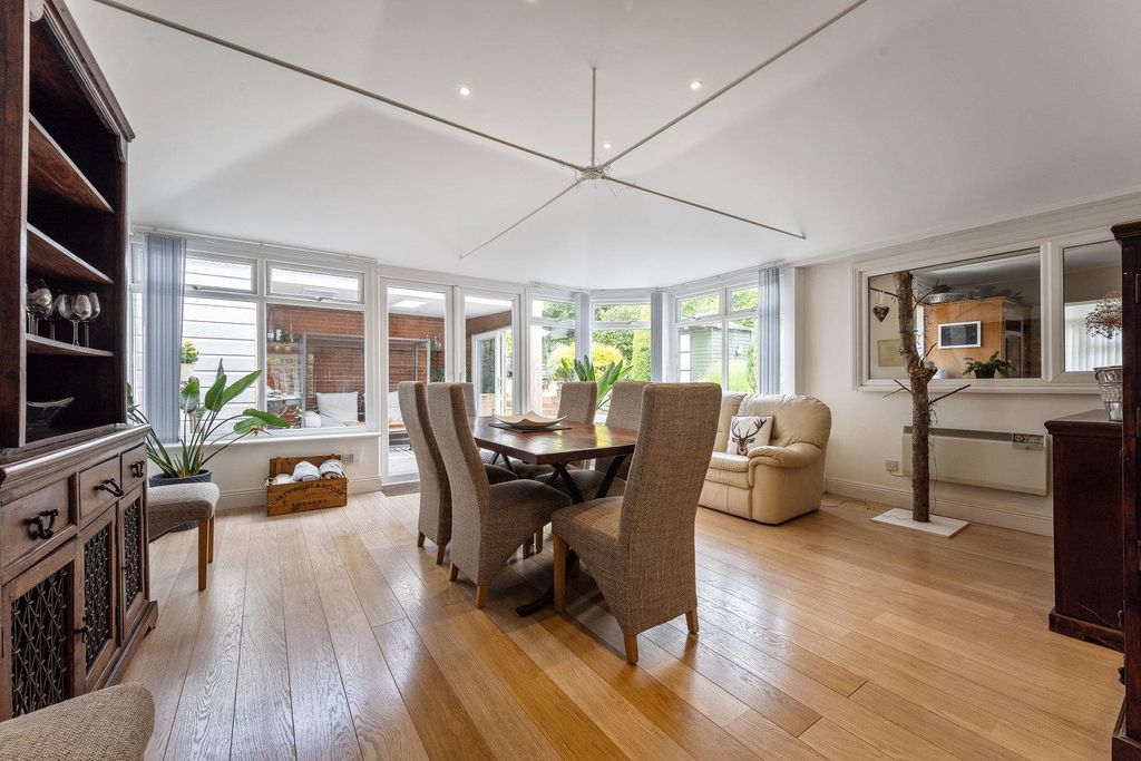 Property photo 2 of 28 Dining Room / Conservatory