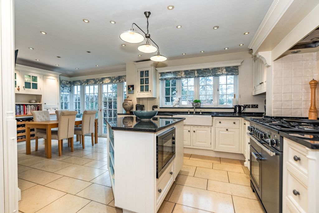 Property photo 2 of 29