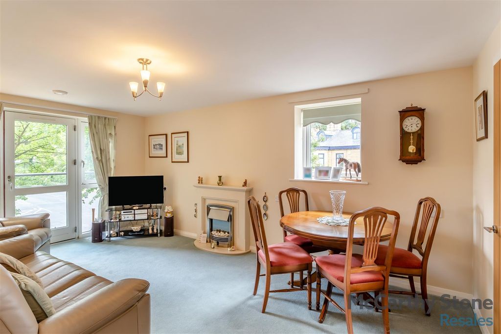Property photo 3 of 14 8700175-Interior01.Jpg
