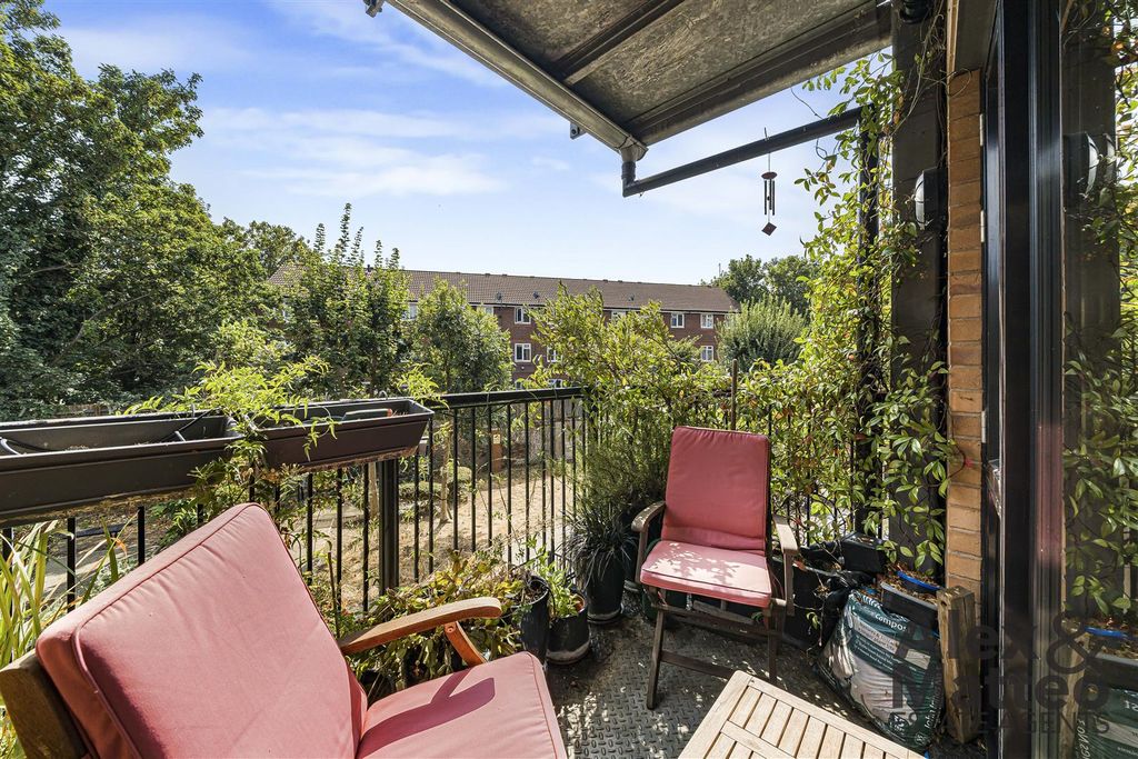 Property photo 3 of 17 Kite House