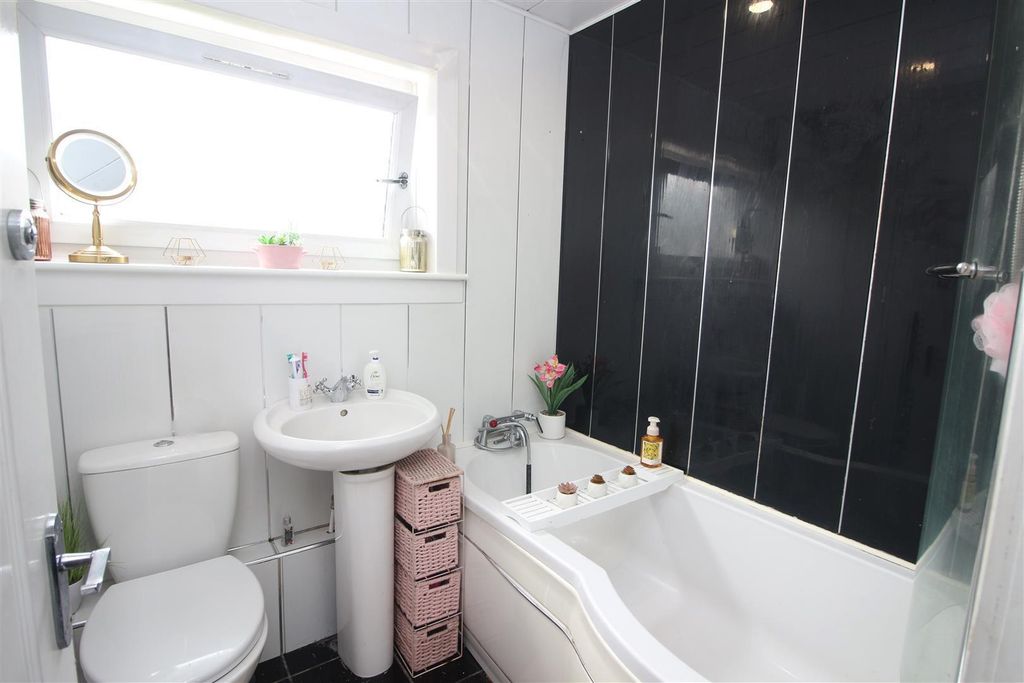 Additional image 10 of 1 bed flat for saleMarkinch Road, Port Glasgow PA14