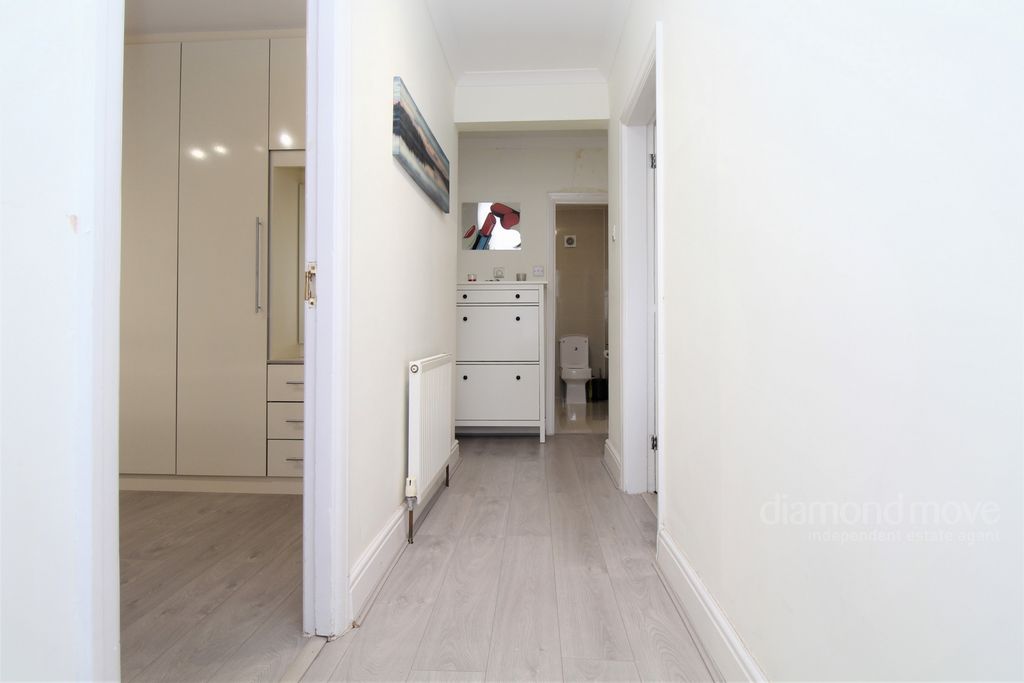 Property photo 3 of 9 Photo 1