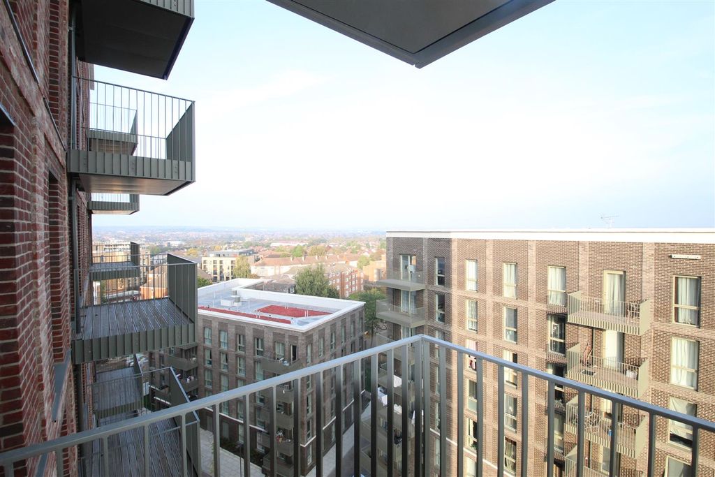 Property photo 3 of 10 Balcony