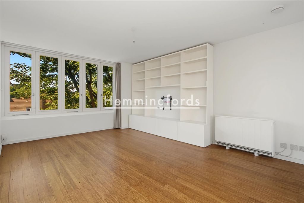 Property photo 2 of 15 Highgate Spinney N8-2.Jpg