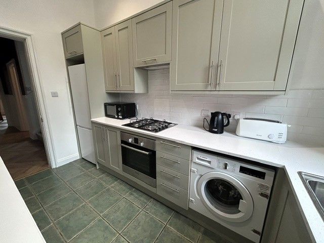 Property photo 3 of 19 30 Pen Kitchen 2