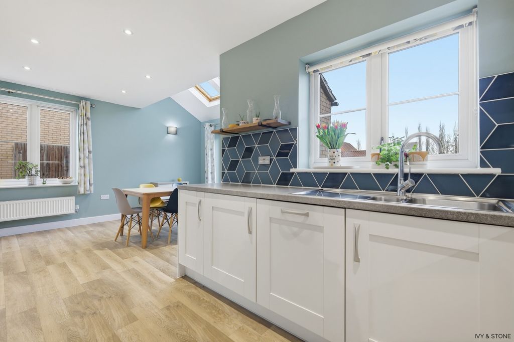 Property photo 2 of 37 4856151