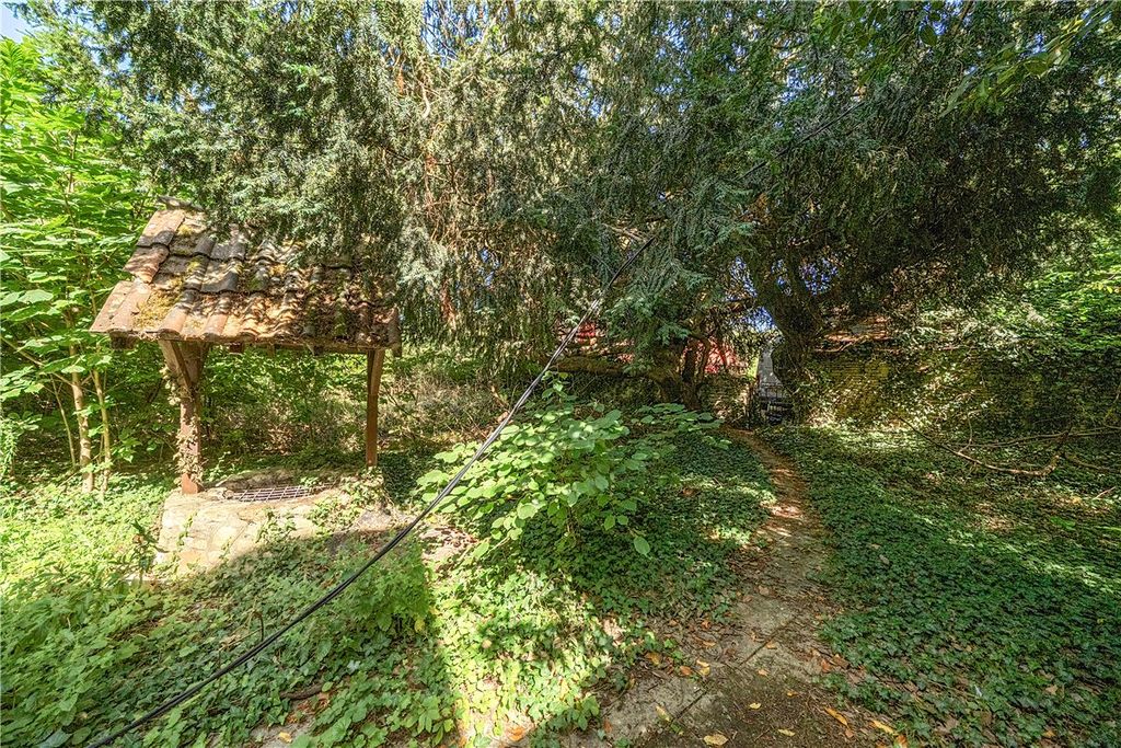 Property photo 3 of 36 Garden